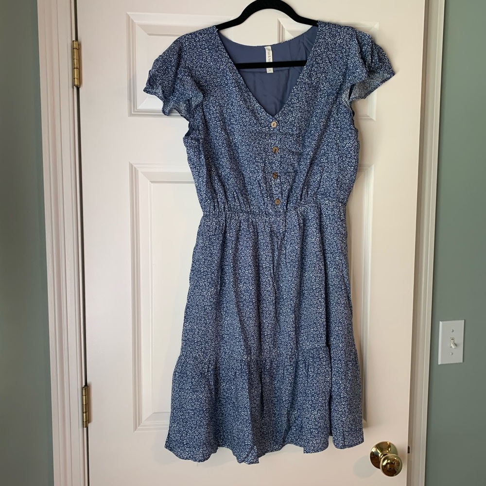 Mia and Tess(The Paper Store) floral fit and flare dress. Size M.NWOT